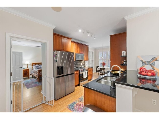 Building Photo - 1008 Portland Ave