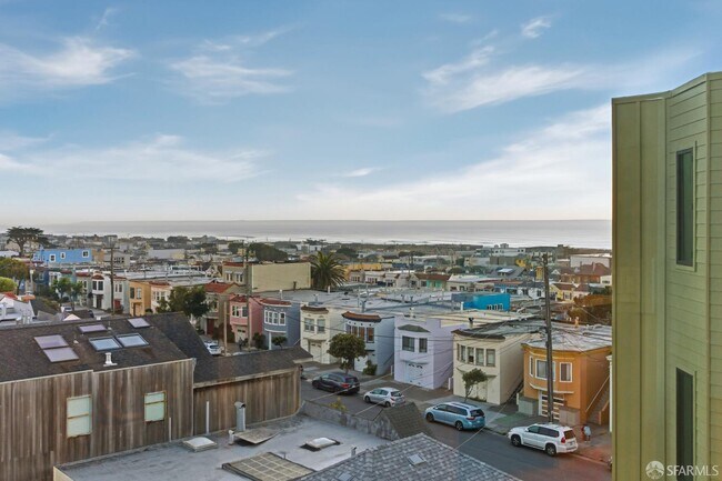 Building Photo - 3945 Judah St