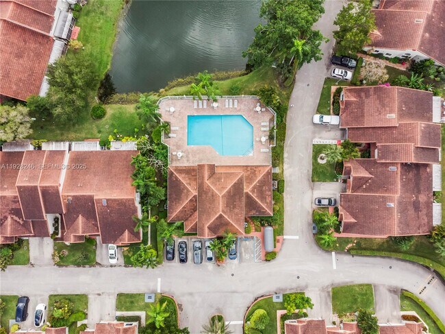 Building Photo - 7464 Pinewalk Dr S