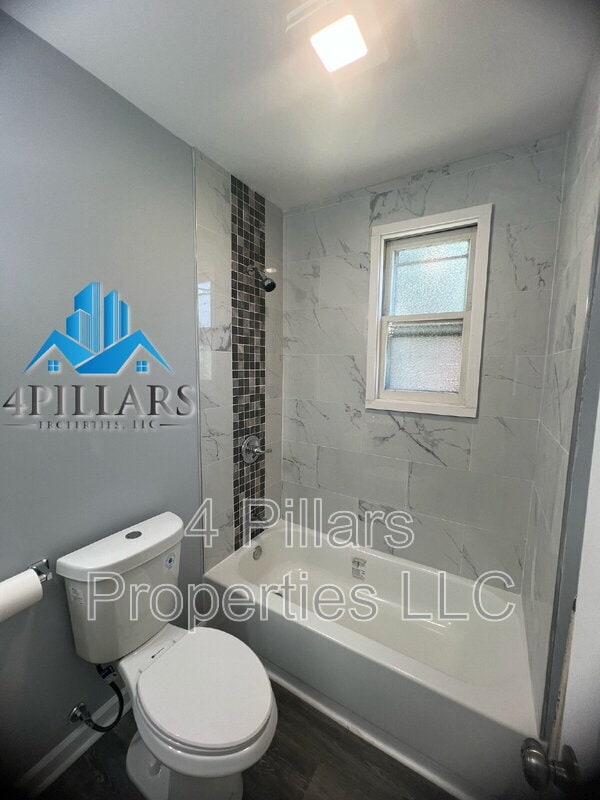 Building Photo - 106 Belden St