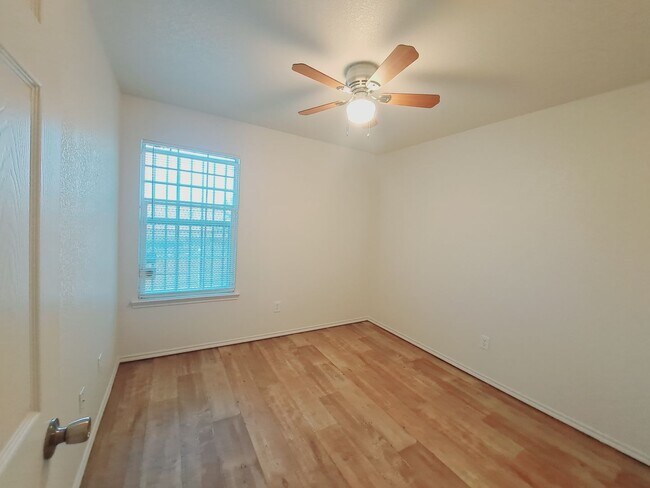 Building Photo - Mulkey 1500-1502