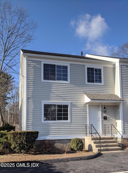 Primary Photo - 82 Cos Cob Ave