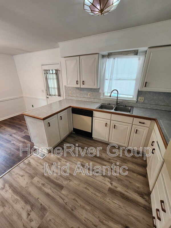 Building Photo - 6 Greenwood Ln