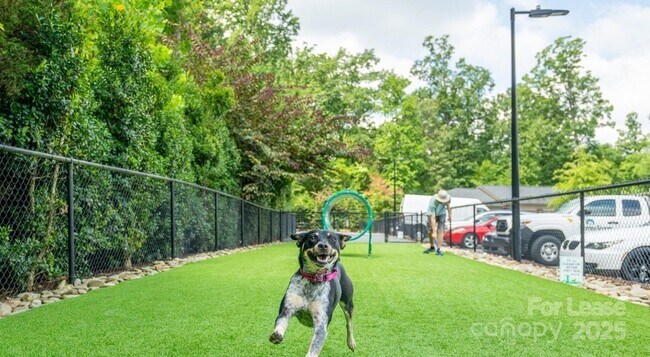 Building Photo - 10624 Parrish St