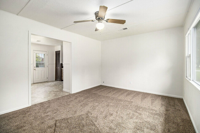 Building Photo - 801 Shumway Ave