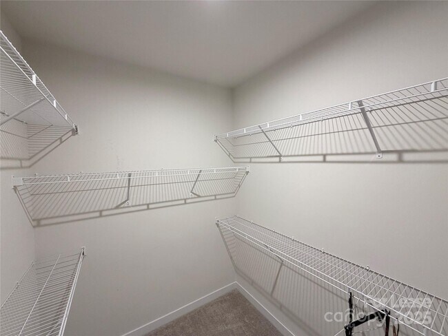 Building Photo - 2053 Birchside Dr