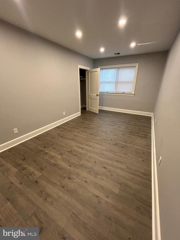 Building Photo - 336 Main St