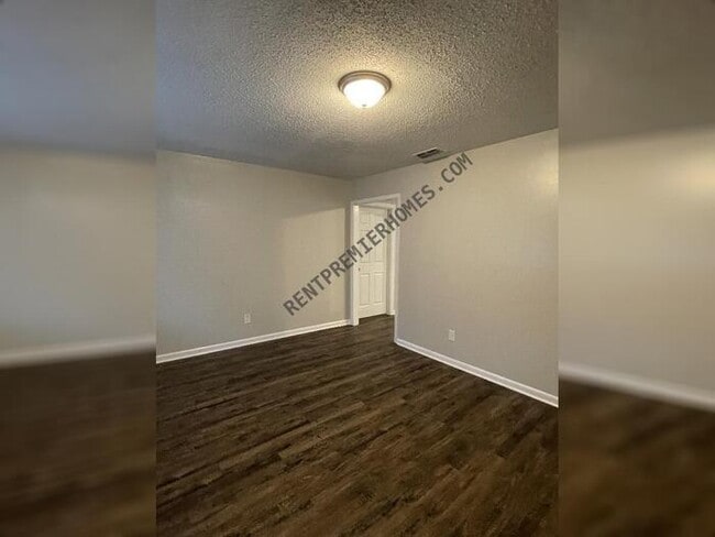 Building Photo - 7400 Debbie Dr