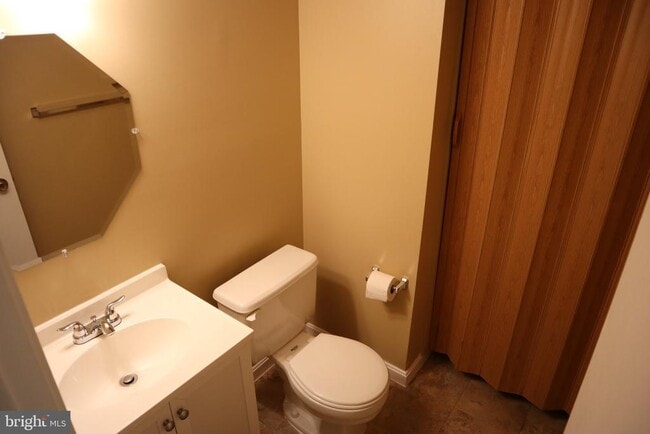 Building Photo - 10848 Douglas Ave