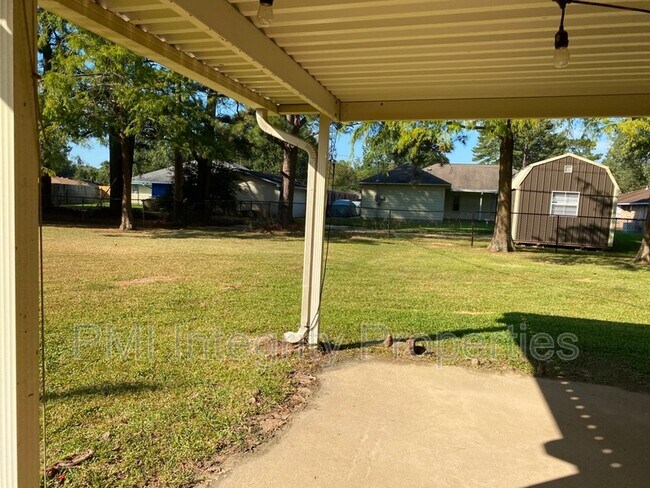 Building Photo - 7993 Greenlea Dr