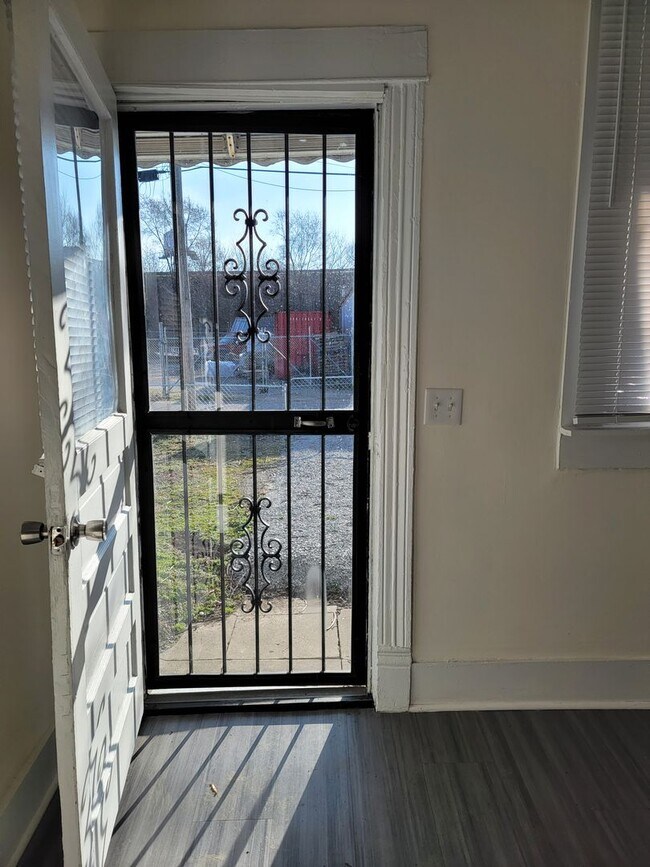 Building Photo - Two bedroom House For Rent S. Floyd Street