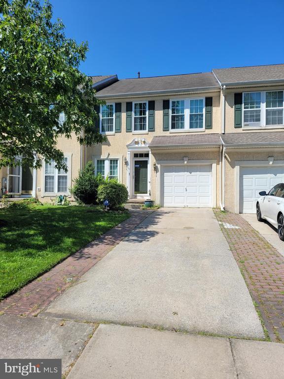 Building Photo - 10 Bridle Ct