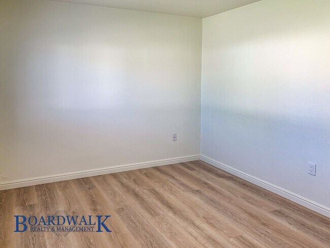 Building Photo - 1-Bedroom Home with Fenced Yard with fenced yard!