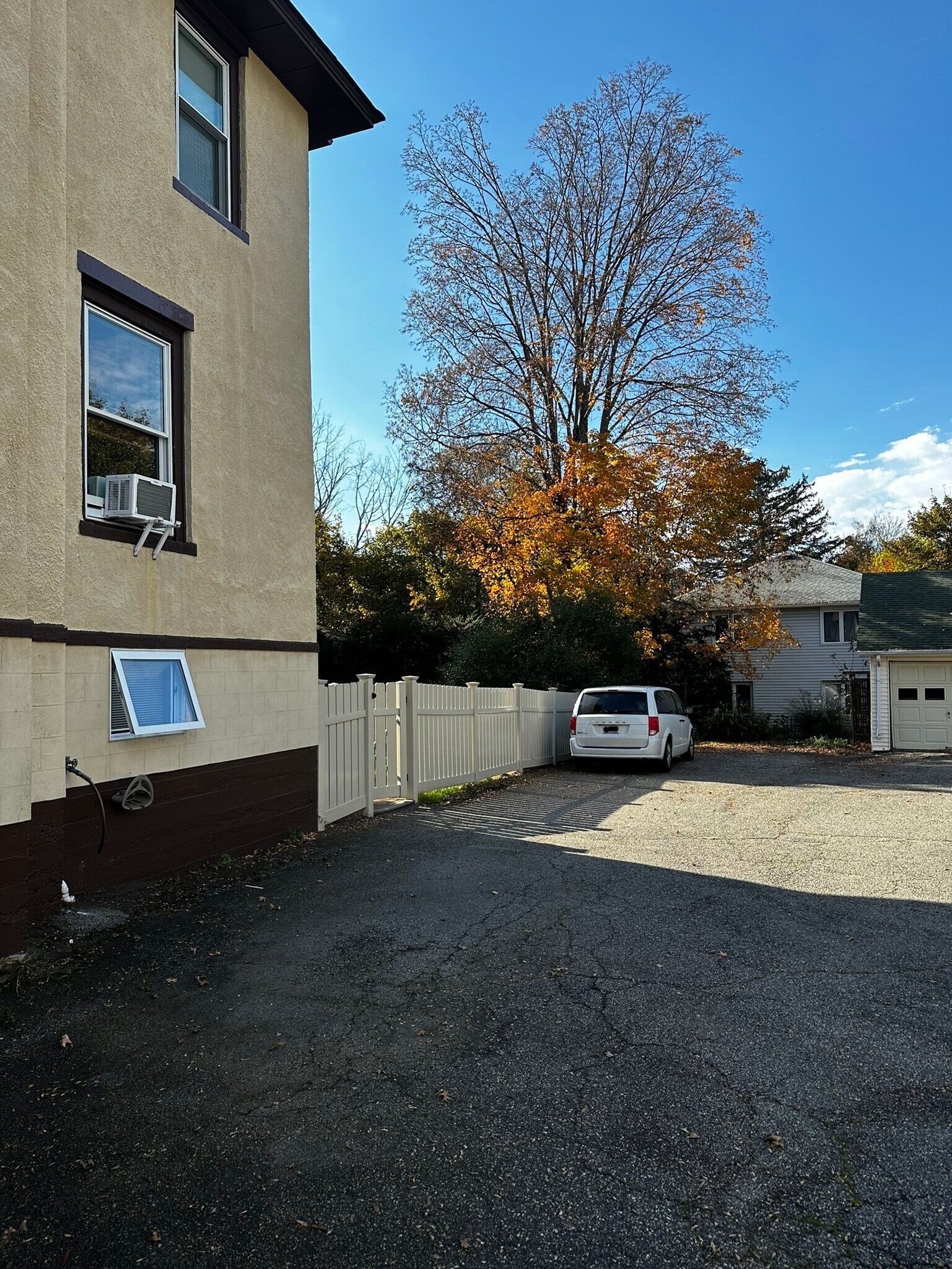 Building Photo - 39 Bartholdi Ave