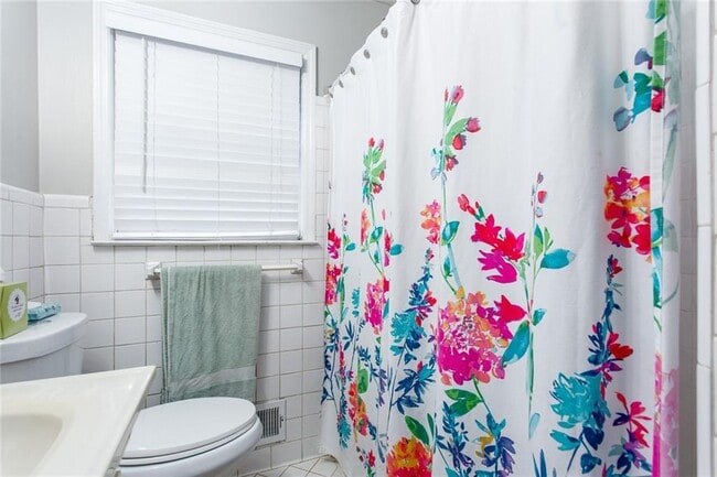 Building Photo - 1138 Arlington Pkwy NE