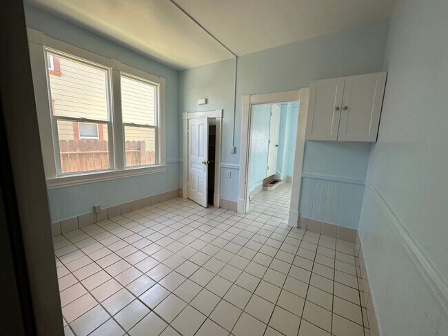 Building Photo - 126A &amp; 126B Marchant St - Duplex