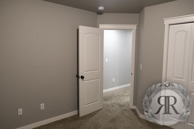 Building Photo - 7411 Saddlebrook Lp