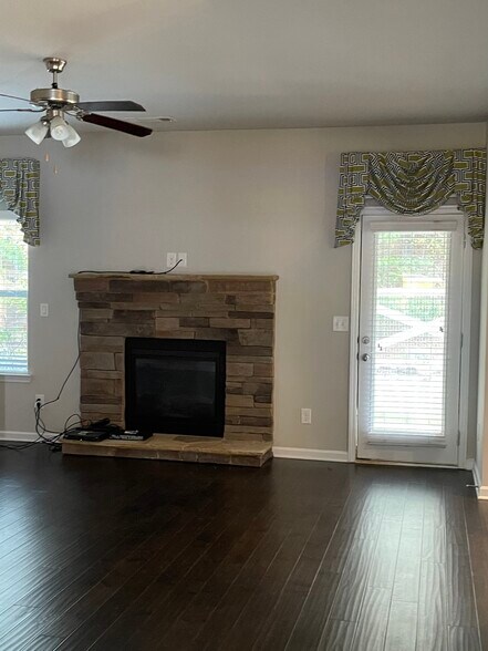 Living room - 6505 Muirfield Pt