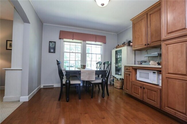 Building Photo - 2856 Elmwood Ave