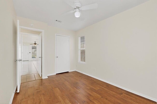 Building Photo - 10003 Rutland Village E