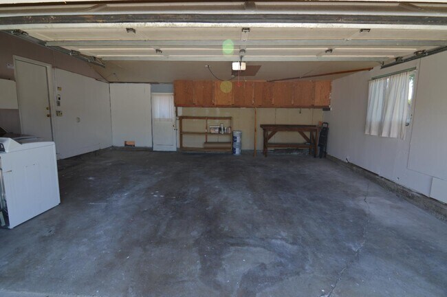 Building Photo - 467 Luther Dr