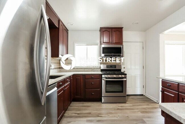 Building Photo - 3 Bedroom Pet-Friendly Home in AURORA, CO with Main Street Renewal