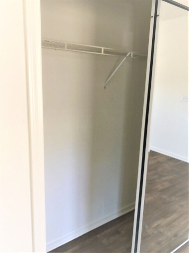 Building Photo - 2/2 Dolphin Villas Condo, Gulf Shores!