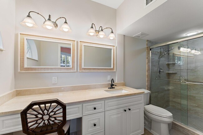 Building Photo - 2905 Fairway Dr N