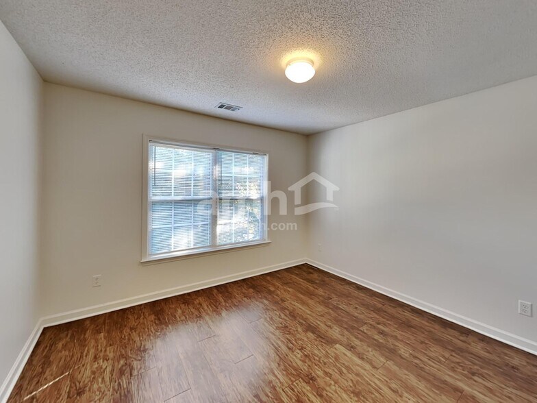 Building Photo - 4505 Glenaire Dr NW