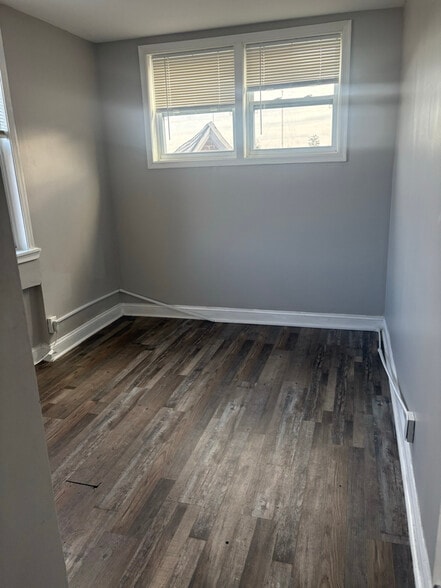 Building Photo - 2525 W Cold Spring Ln