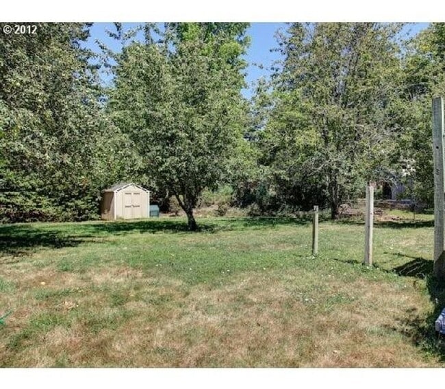 Building Photo - Lovely SW Portland home in RARE Location w...