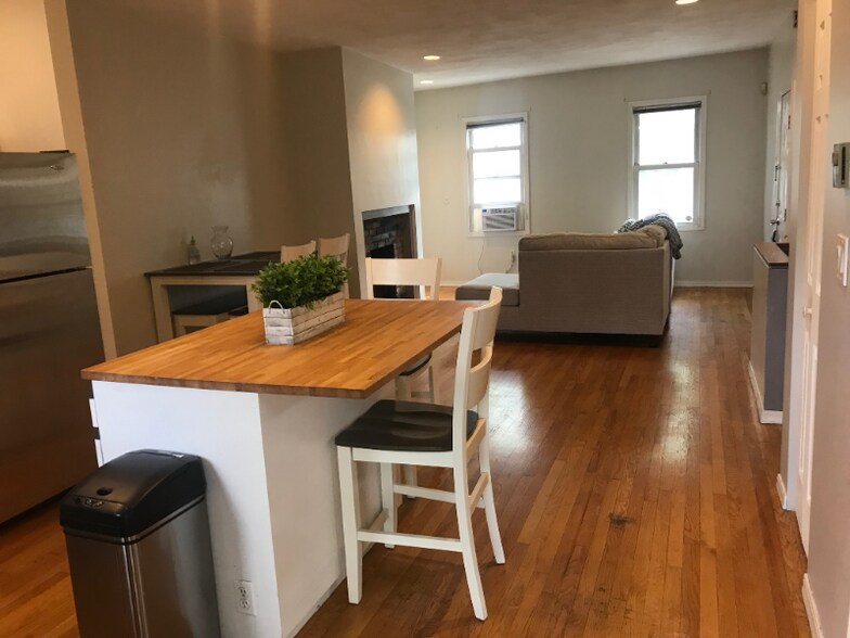 Primary Photo - 273 Sumner St