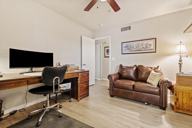 Building Photo - 8543 E Jackrabbit Rd