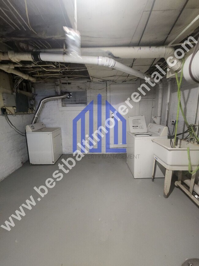 Building Photo - Spacious 3 Bedroom 2 Bathroom in East Baltimore