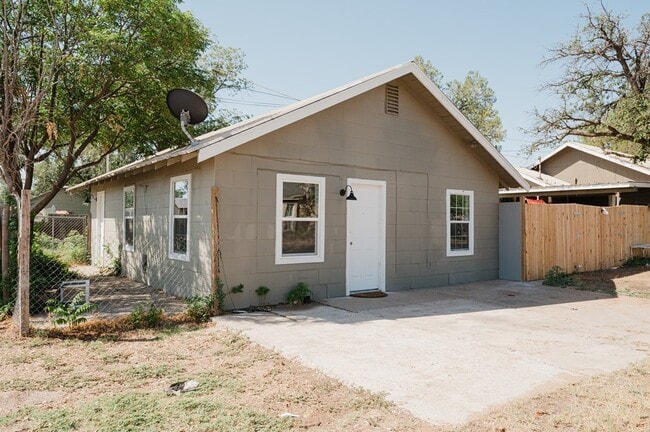 Building Photo - 1322 N Lincoln Ave