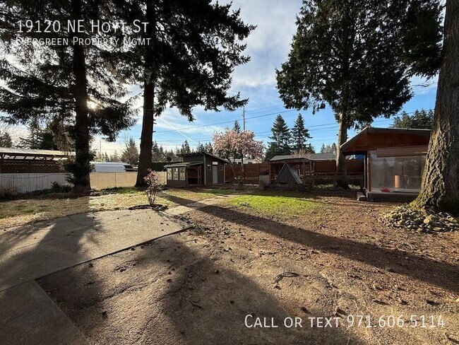 Building Photo - 19120 NE Hoyt St