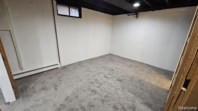 Building Photo - 629 N Vermont Ave