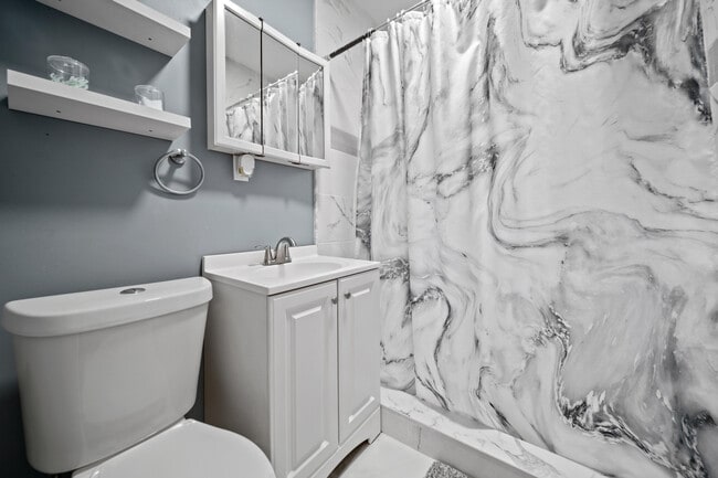 Building Photo - 1673 Calvert Ave