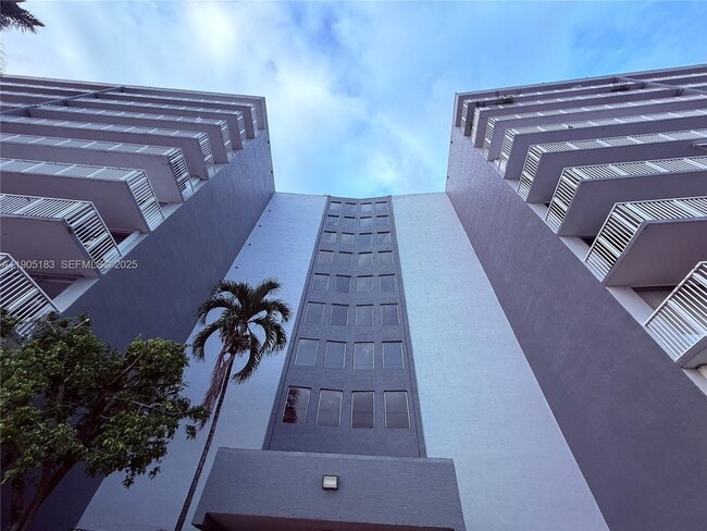 Building Photo - 1800 NW 24th Ave