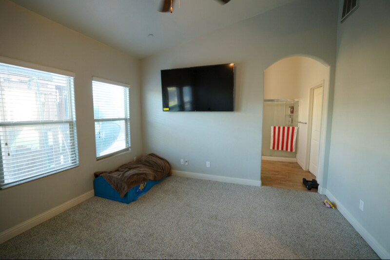 Building Photo - 1087 S Orangewood Dr