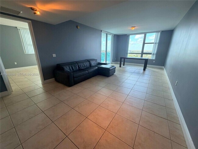 Building Photo - 2641 N Flamingo Rd