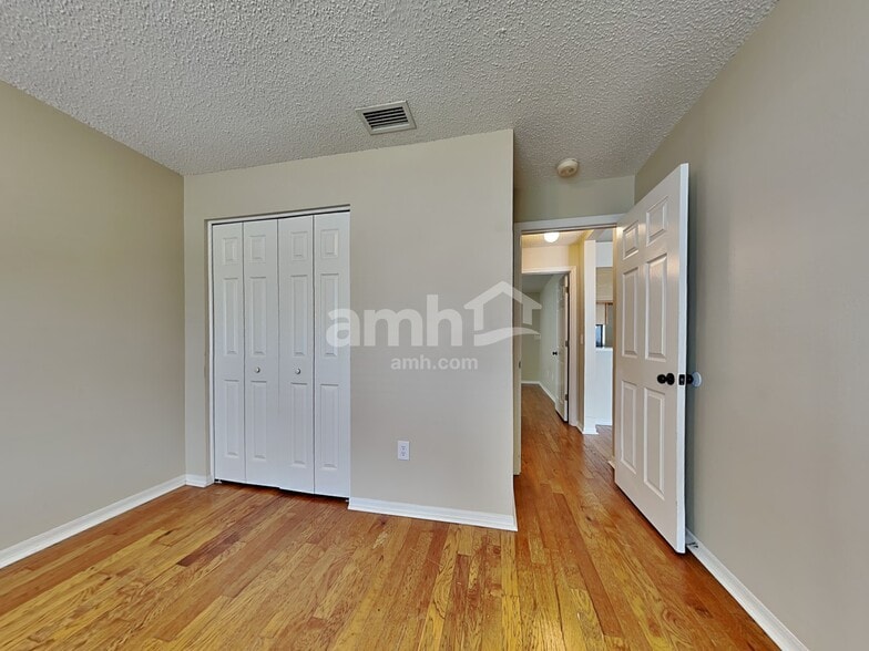 Building Photo - 27346 Breakers Dr