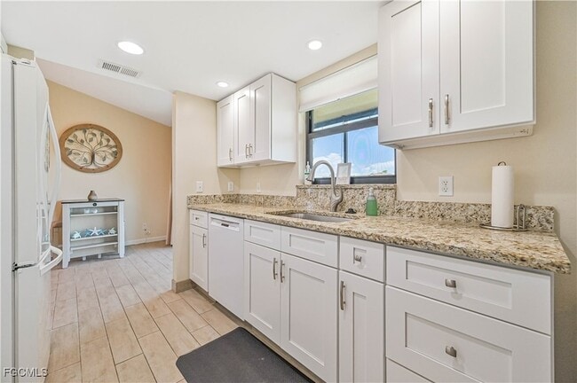 Building Photo - 8475 Charter Club Cir