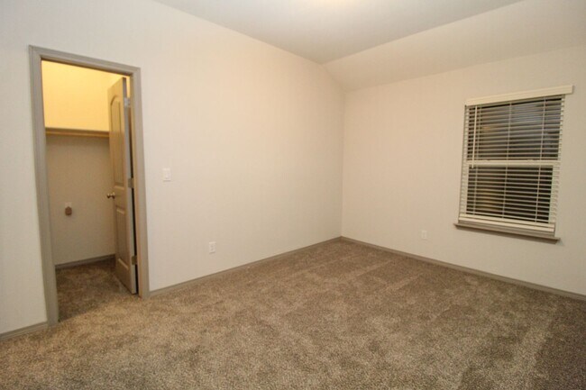 Building Photo - 13709 Lago Vista Ave