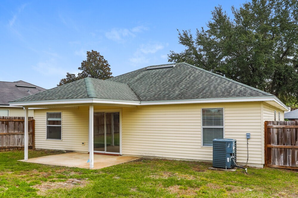 Building Photo - 1864 Creekview Dr