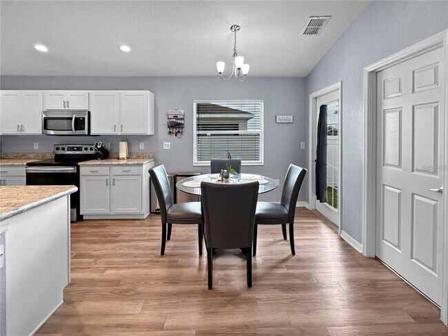 Building Photo - 314 Tanager St