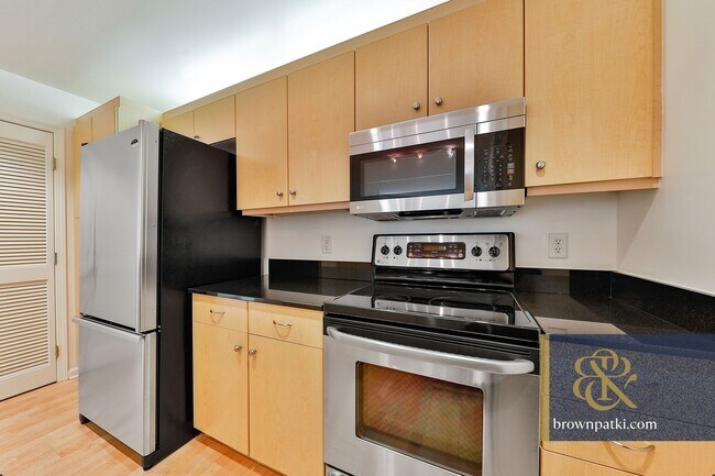 Building Photo - 140 S Van Ness Ave