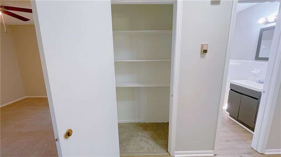 Building Photo - 122 Barnesville Rd