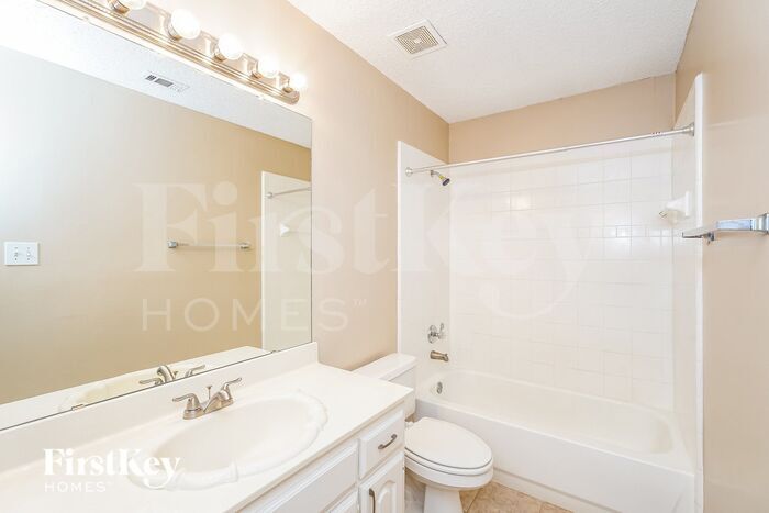 Building Photo - 2132 Montclair Ln