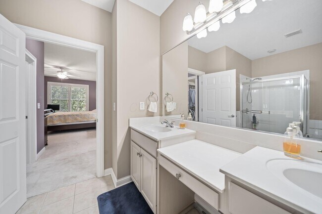 Building Photo - 4939 Stonehaven Dr